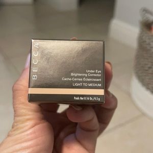 Becca Cosmetics Under Eye Corrector